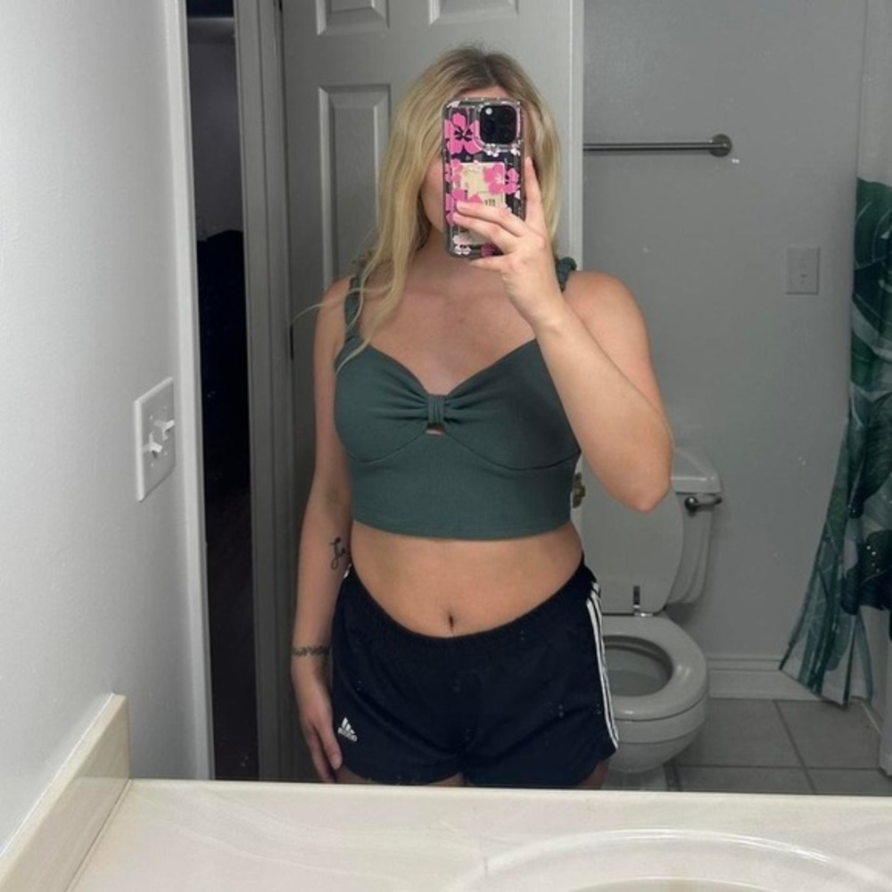 Listicle Green Crop Top Size Medium Women's Tank Scrunched/Ruffled.